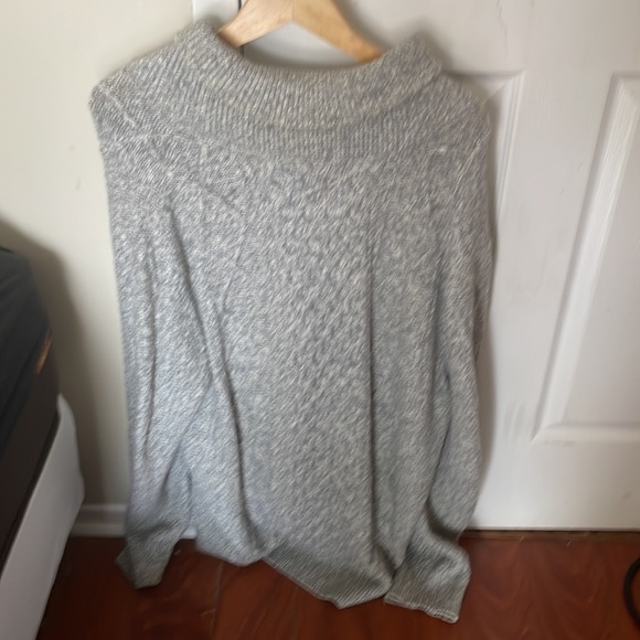 This is a Wind River Heritage Sweater. It is 2XL. Grey washed but never worn - Picture 2 of 2